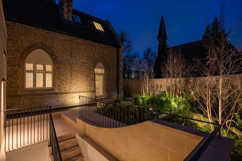 5 Bed House w/ Indoor Pool, Sauna & Private Garden - Fulham