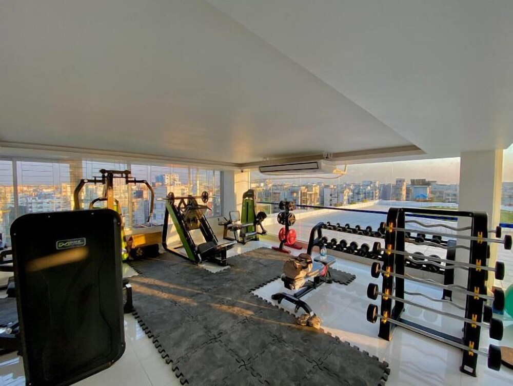 350sqft 5 Apartment Pool Gym & Movie