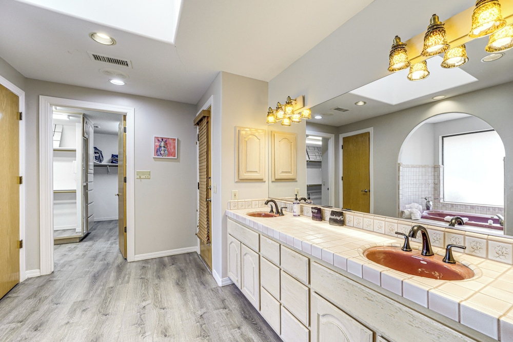 Group Getaway w/ Outdoor Oasis in Sedona!