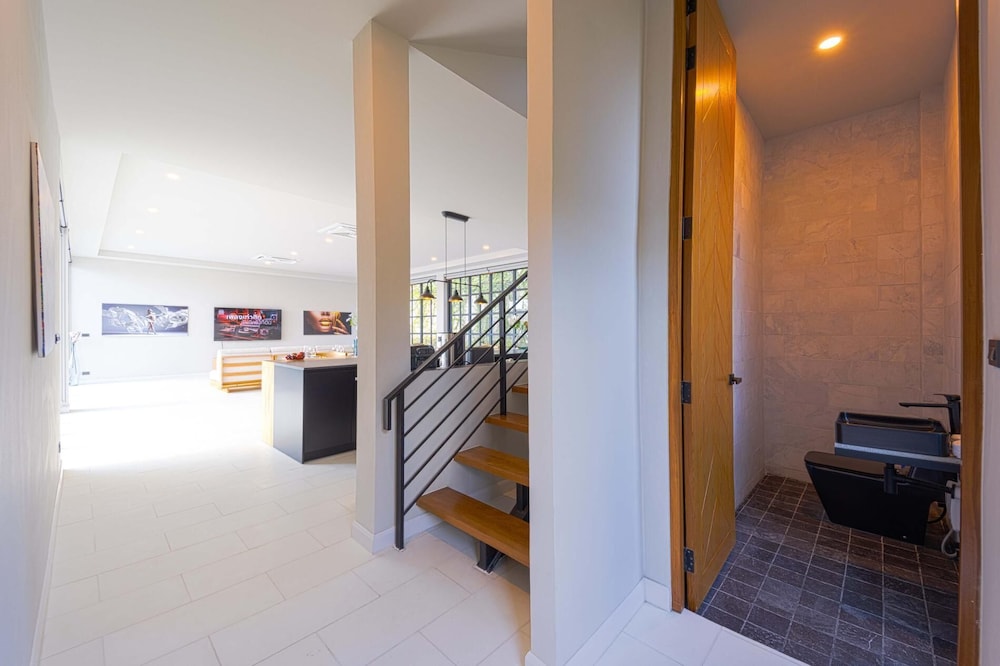 Luxury 5 Bedroom Pool Villa KH-C1