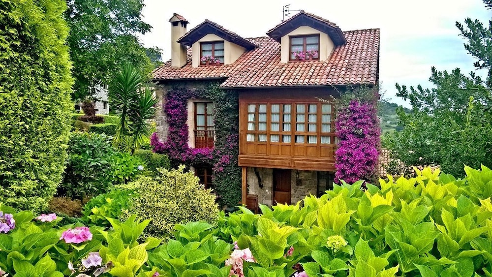 Trisqueles y Buganvillas