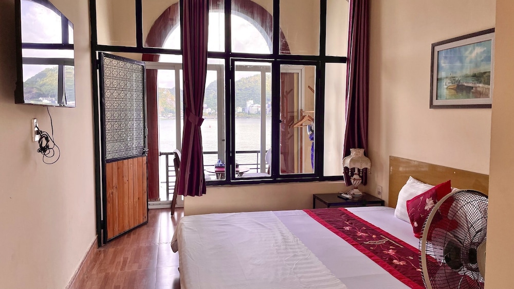 Le Pont Bungalow Hostel