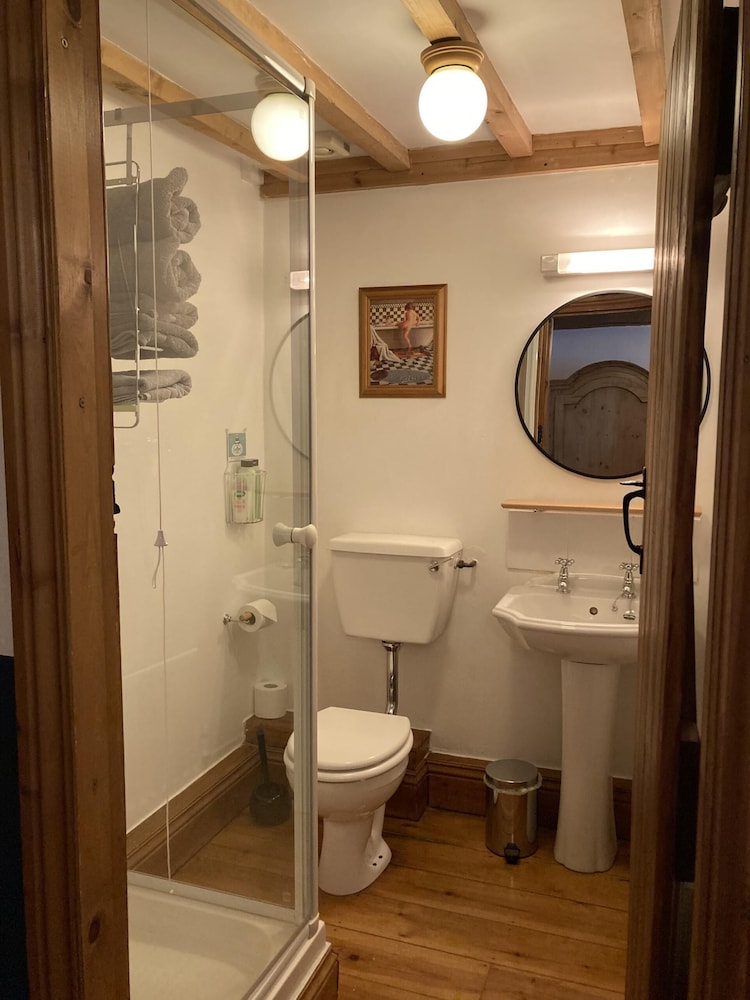 Riverside B & B