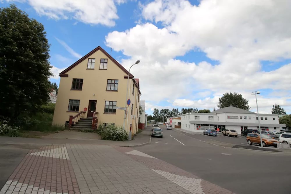 Hotel Steinaskjól Guesthouse - Image 1