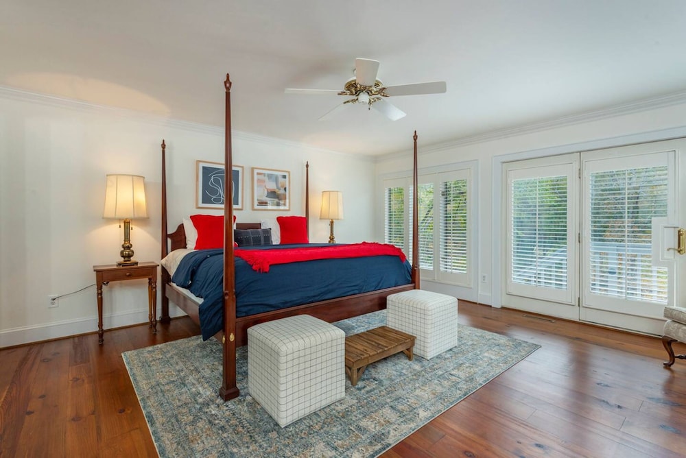 Riverfront Sanctuary Your Mountain Getaway