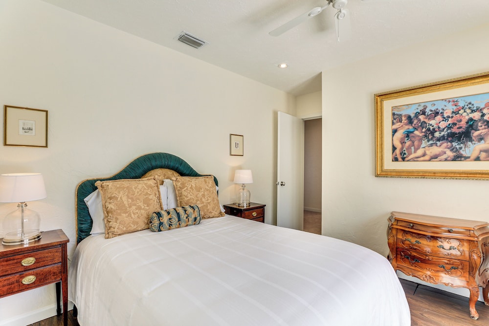 Poolside Oasis 6 Mi to Beaches: Sarasota Hideaway!