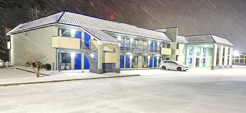Rodeway Inn & Suites Plymouth Hwy 64
