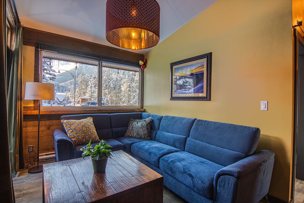 Earl Grey Lodge