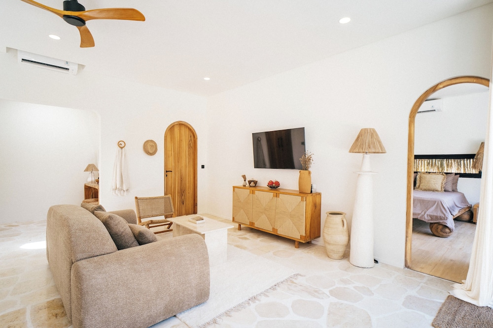 Trendy Boho 3BR Cozy Living 5min to La Brisa