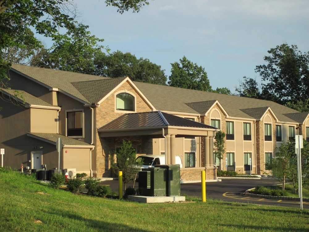 Red Carpet Inn And Suites Monmouth Jtc