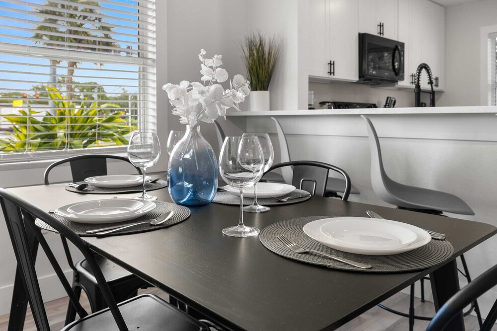 Relaxing 2BR Florida Home Close to Beach view 5