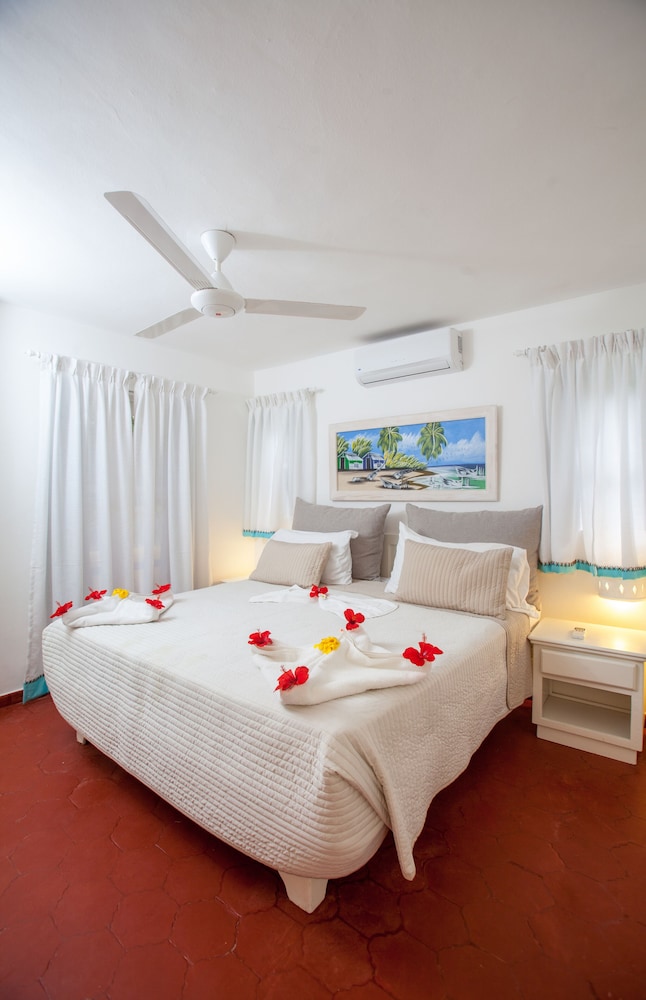Los Corales Beach Village