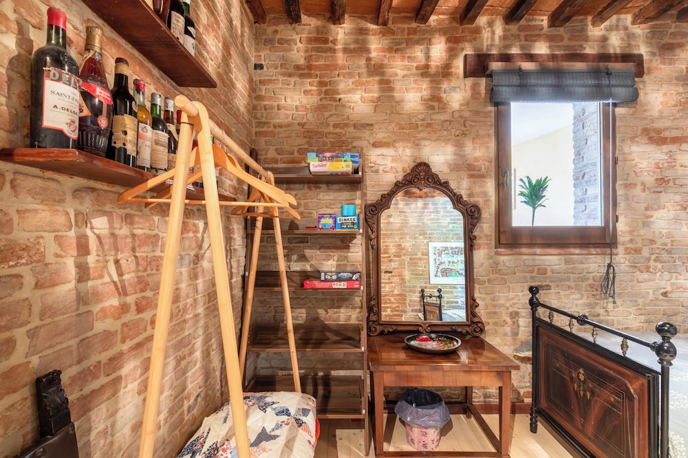 Tuscany - Townhouse - Sleeps 18 - Garden Near Lake