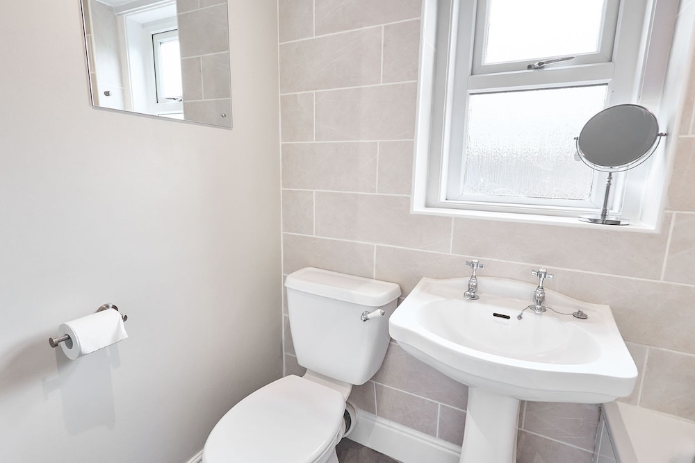 Host Stay The Beeches view 5