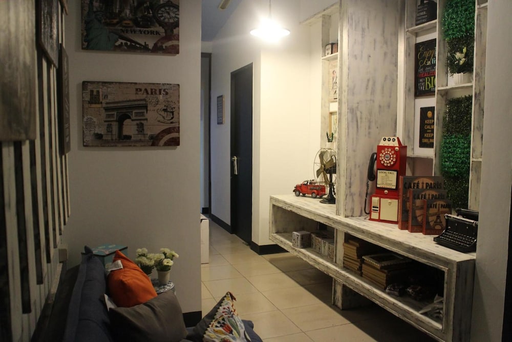 Food District Hostel Cebu Central