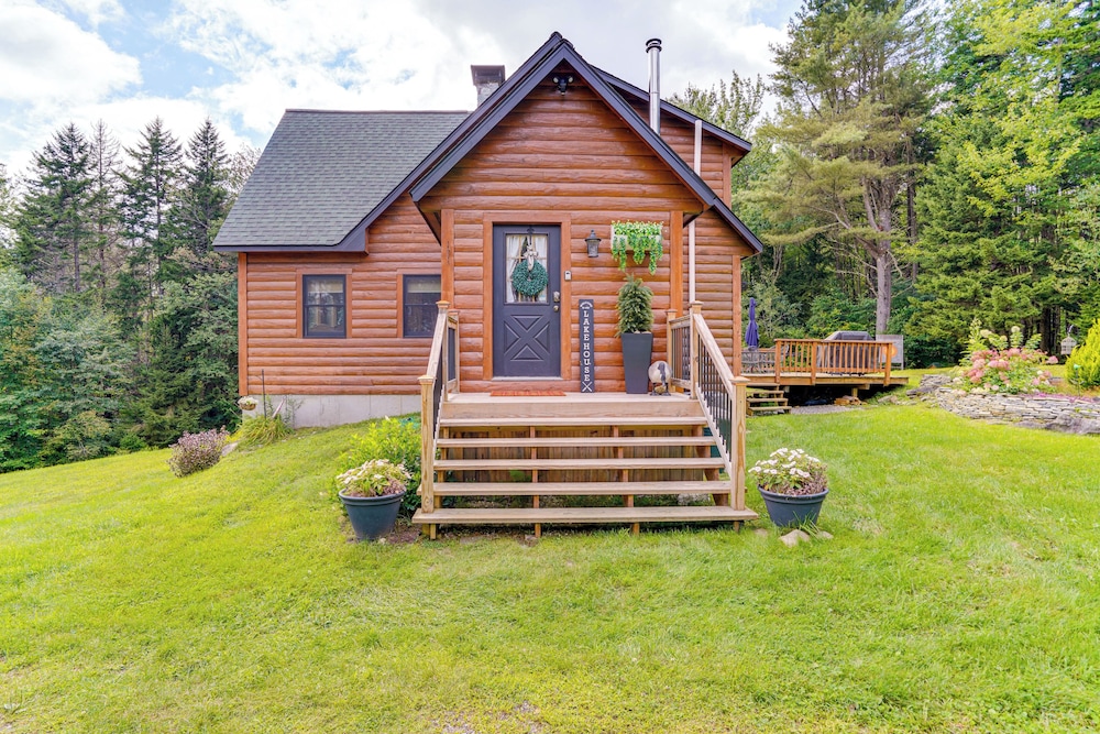 Spacious Wilmington Cabin: Walk to Lake