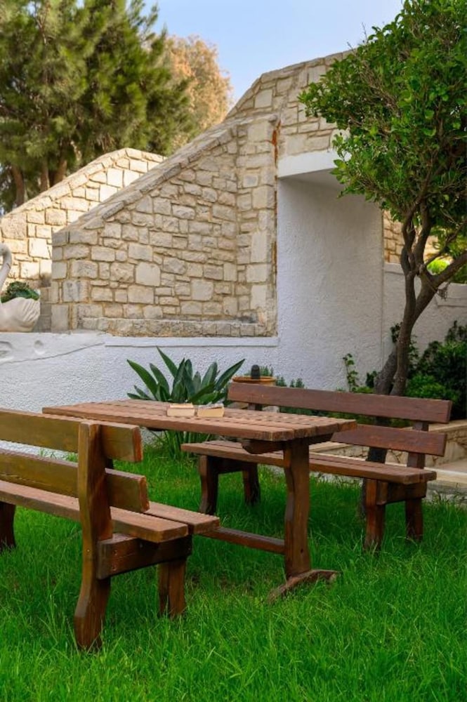 Anthos Apartments