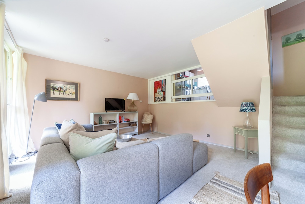 Mezzanine 3-bed In Central London