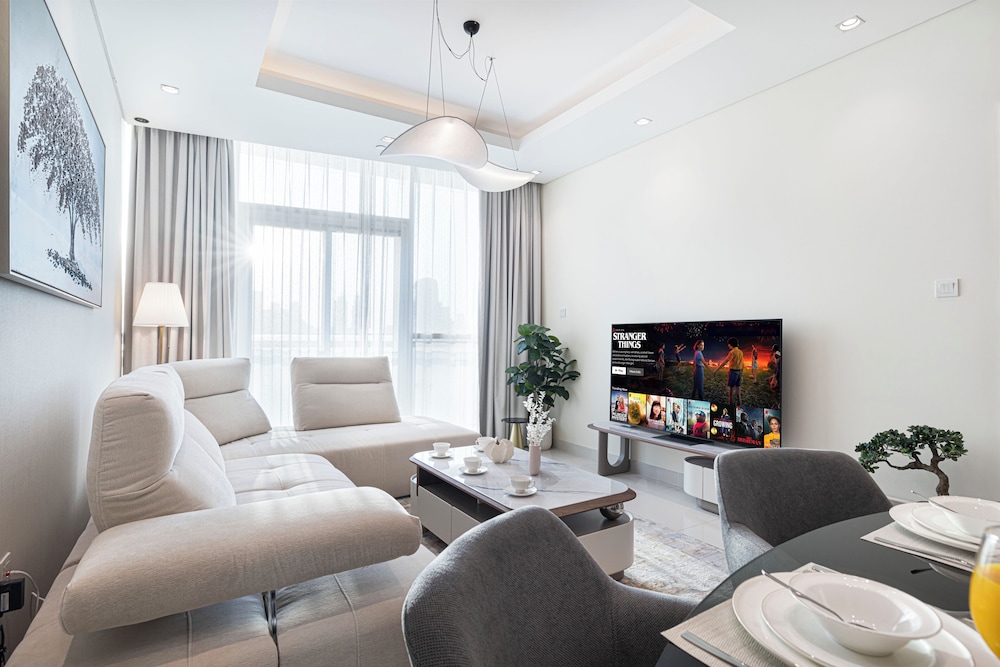 DAMAC Suites by Hostiva – Burj & Fountain