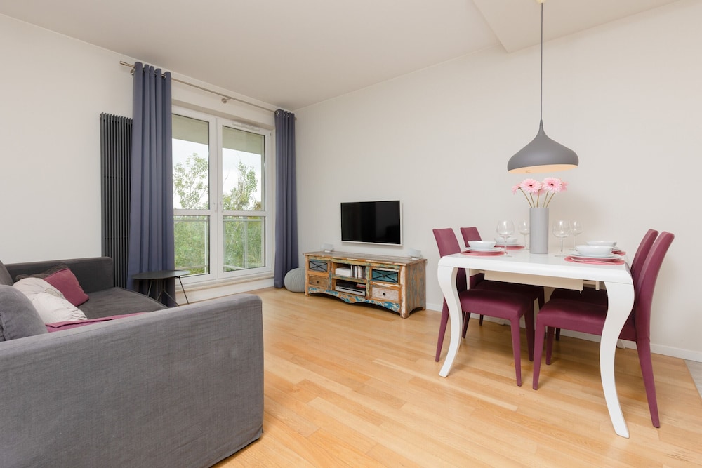 Apartment With Balcony Wolska by Renters view 4