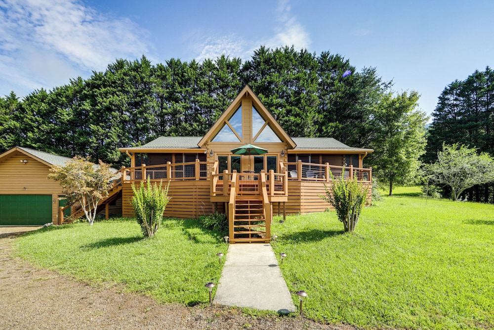 Panoramic Mountain Views & Decks: Franklin Cabin!