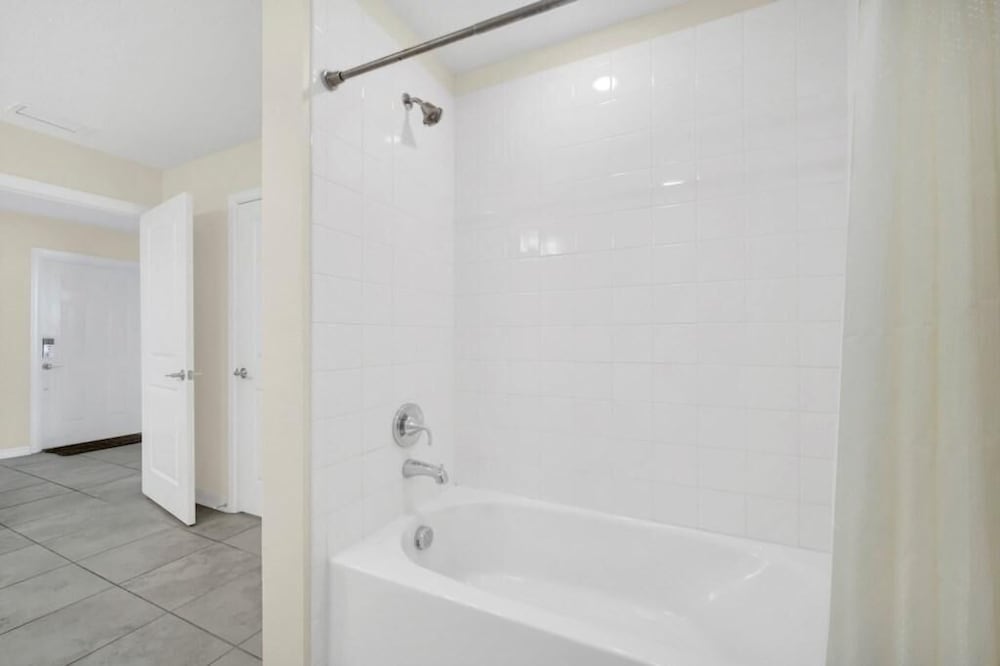 3131 PD - Luxury 3-bed Condo in Storey Lake Resort
