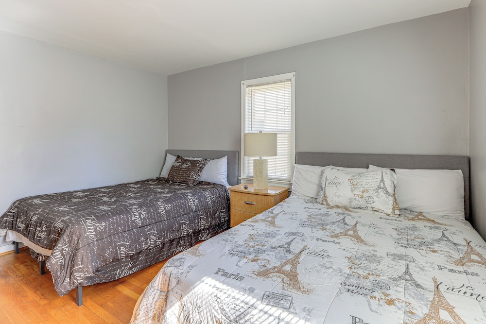 Half-mi to Pool & Golf: Atlanta Home w/ Veranda!