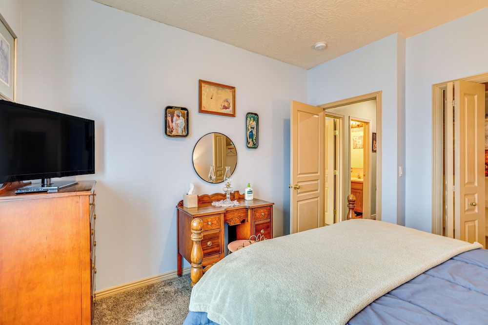 1 Mi to Old Town: Central Meridian Home