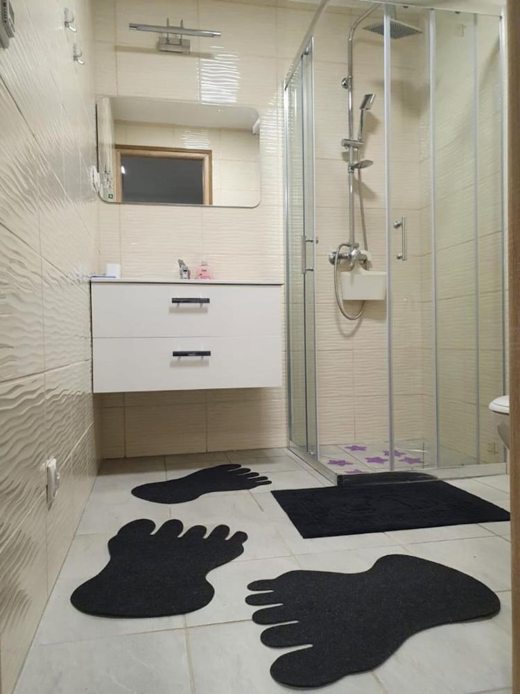 Comfortable Holiday Home, Sauna, Fishing Pond