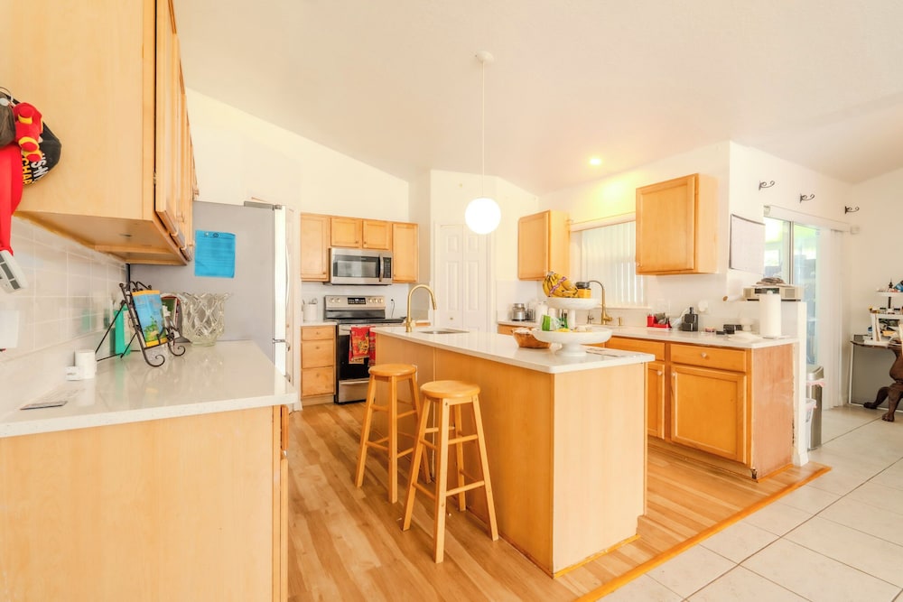 Flint and Kingscrest, LLC - Private Rooms in Shared Home