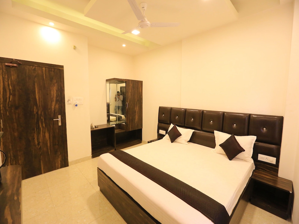 OYO Rooms 158 Gomti Nagar Kathota Jheel