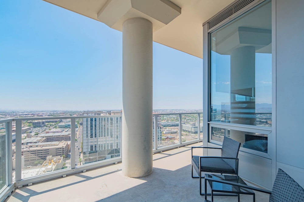 ROVE LIVING/KL - 44 Monroe