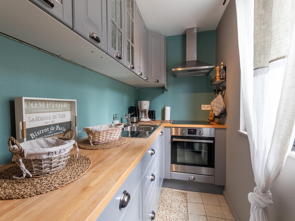 Farmhouse by Lake Coo With Jacuzzi