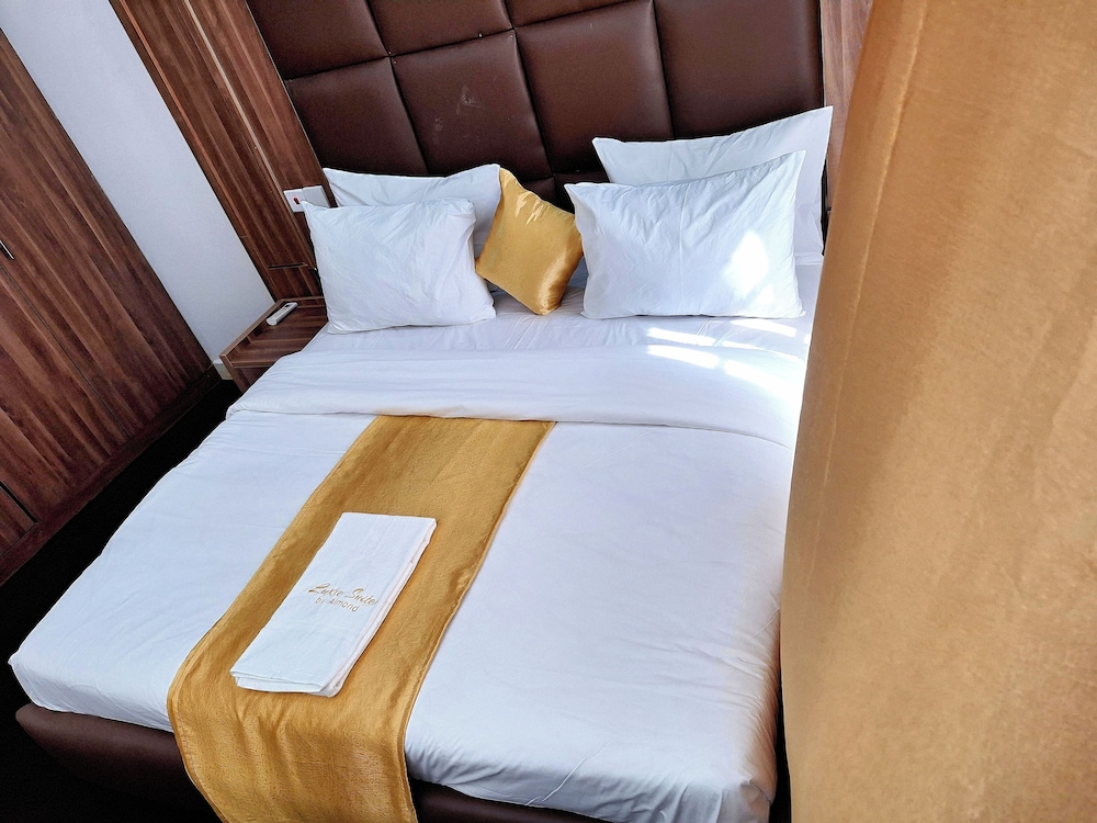 Luxxe Suites By Almond