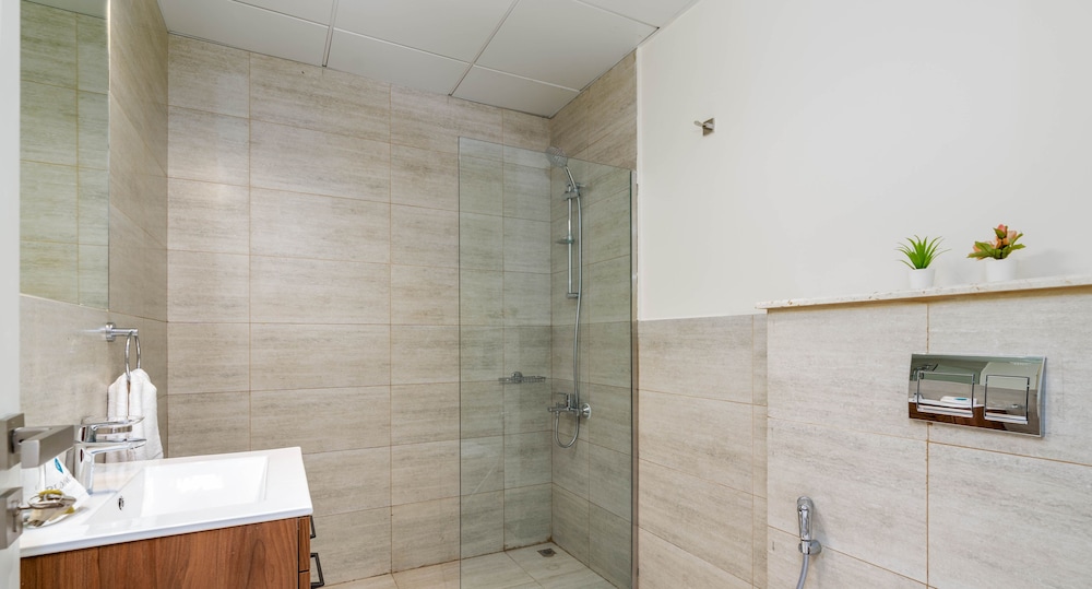Abu Dhabi Vacations - Executive 1 BR in Oasis - 2 - Property Image 2