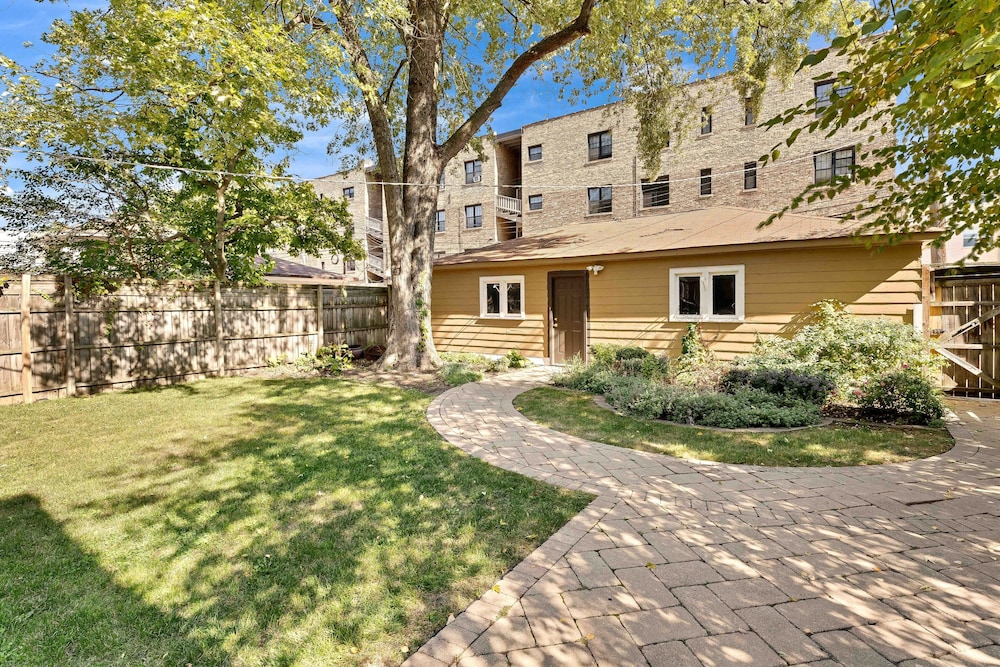 Charming Oak Park 4BD/3.5BA and 2 Private Parking by AllSet Turnover view 3