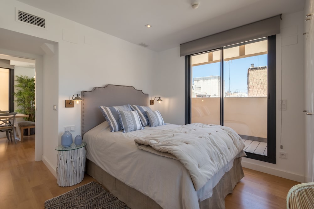 Chezmoihomes Plaza Nueva Premium