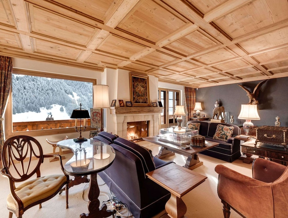 Beautiful Alpine Luxury Flat in Rougemont