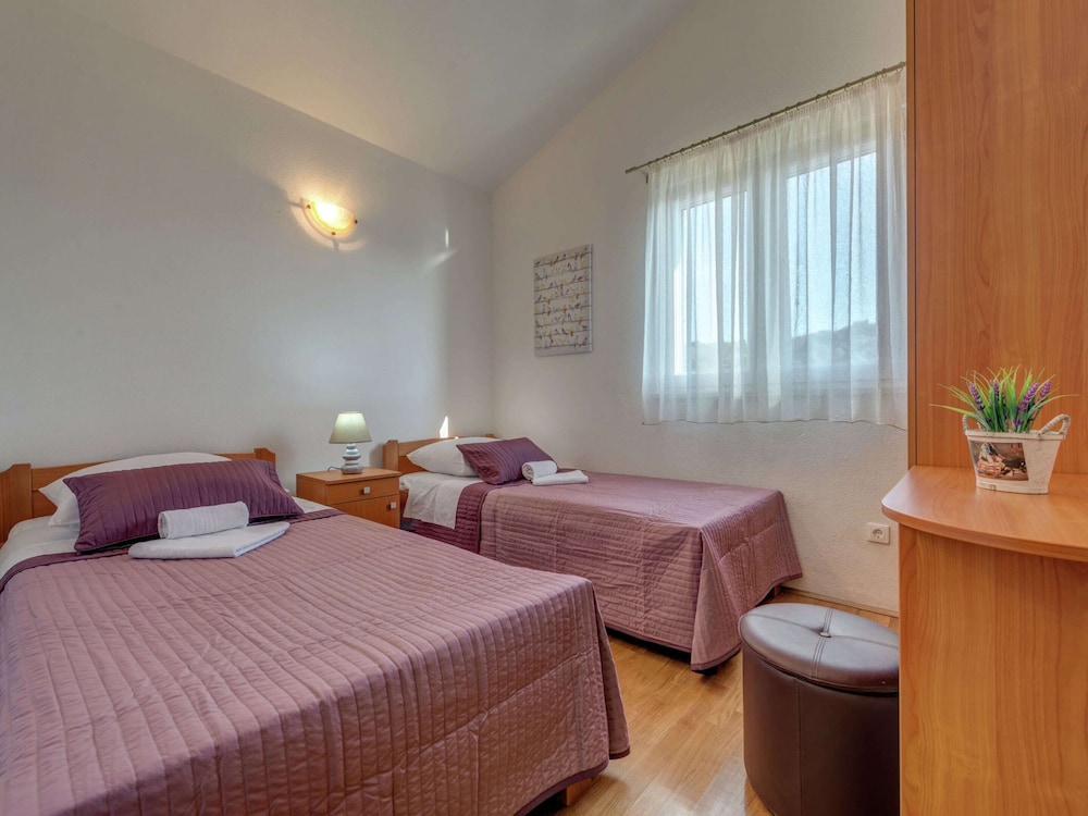 Holiday Home With Outdoor Hot Tub, Near the Sea view 3