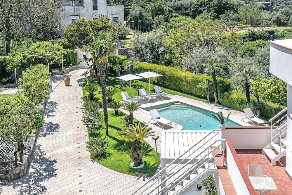 Luxury Levaina Villa, Sleeps 8 on the Amalfi Coast