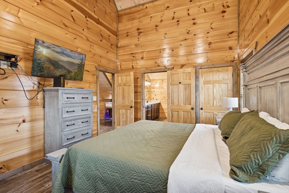 Smoky Blue Haven 3 Bedroom Cabin