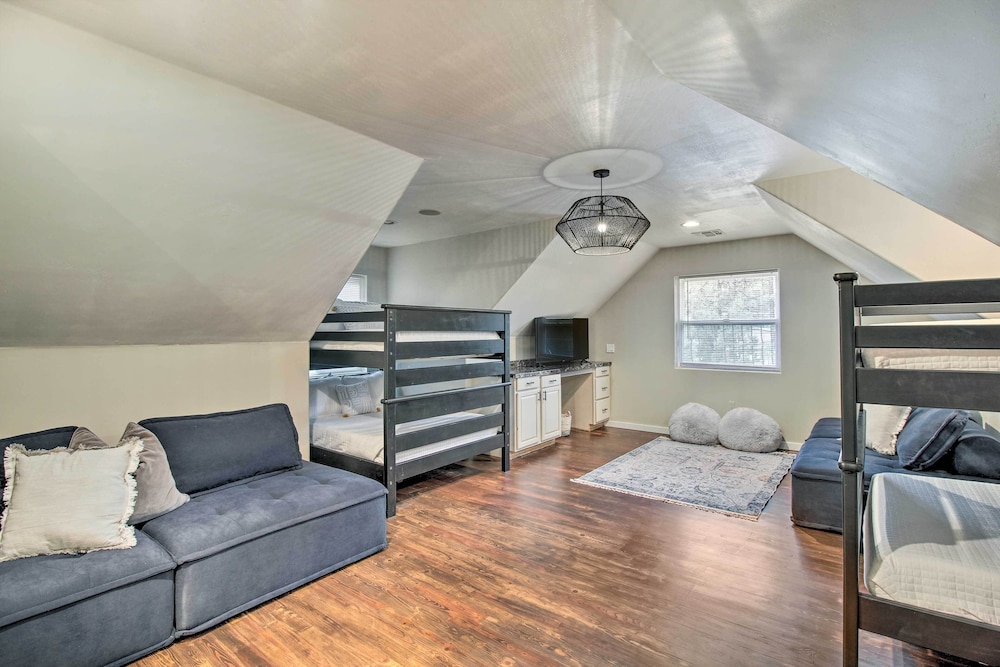 2 Mi to Lake: Marvelous Pinetop Home w/ Fireplaces view 4