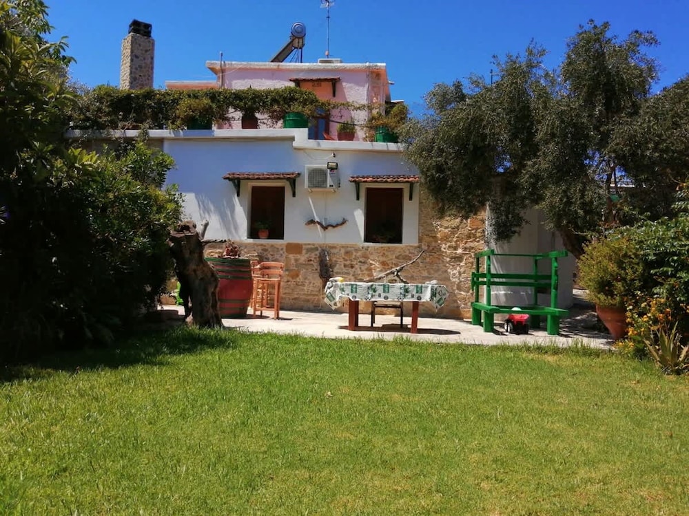 Sofiana s Garden Retreat w Private Pool