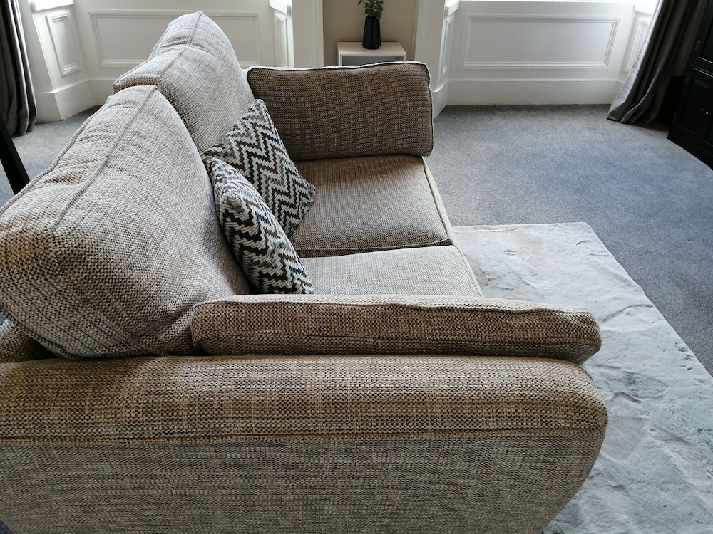 2-bed Flat in Hamilton Square view 5