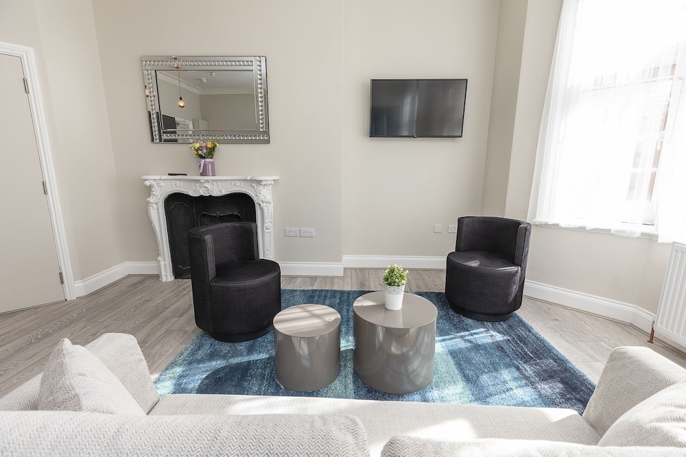 Luxurious Air Conditioned Apt High Street Kensington