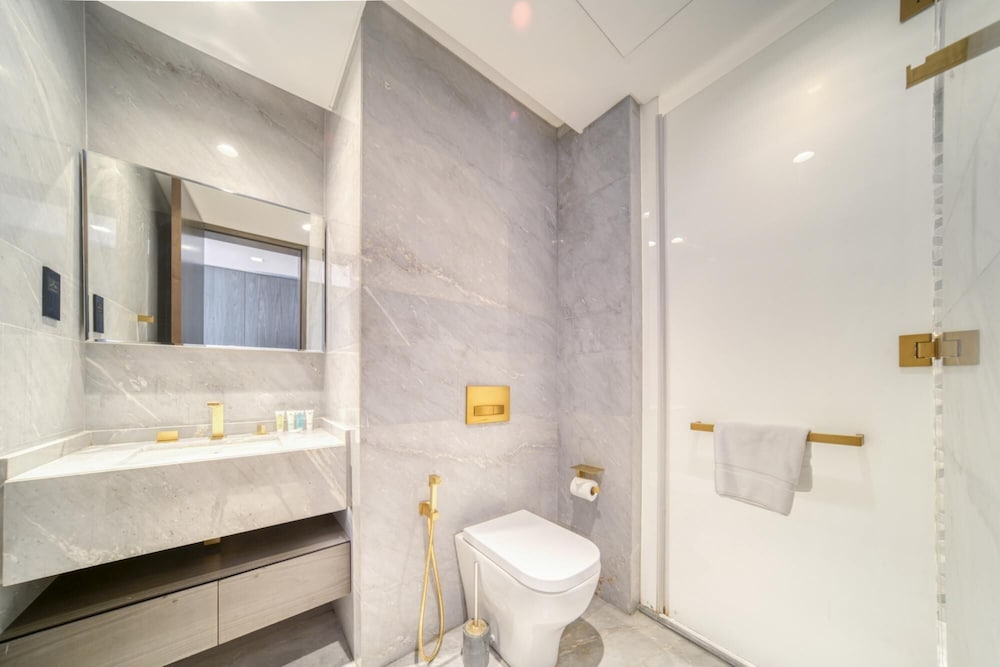 Modern Sea View Apt at the Five Palm Jumeirah