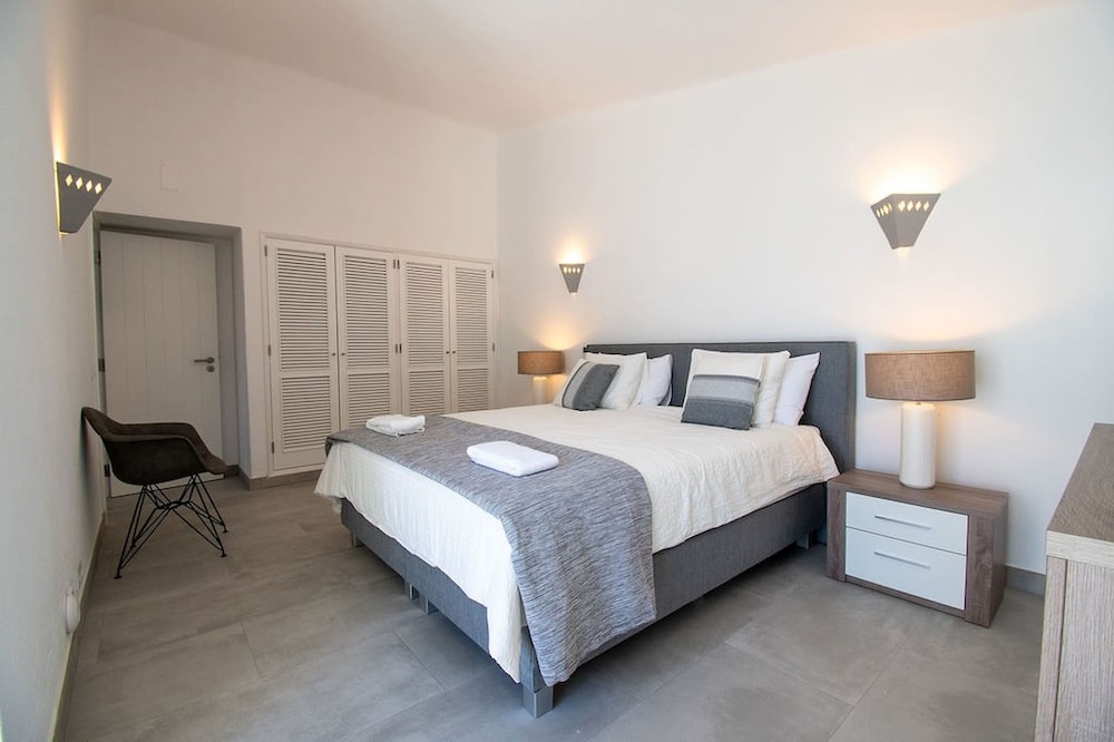 Lavanda Magnificent Five Bedroom Villa in Carvoe