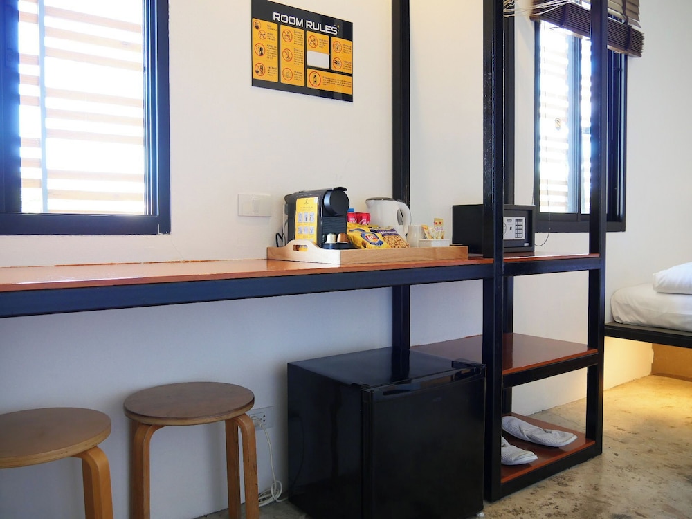 Book a Bed Poshtel - Hostel