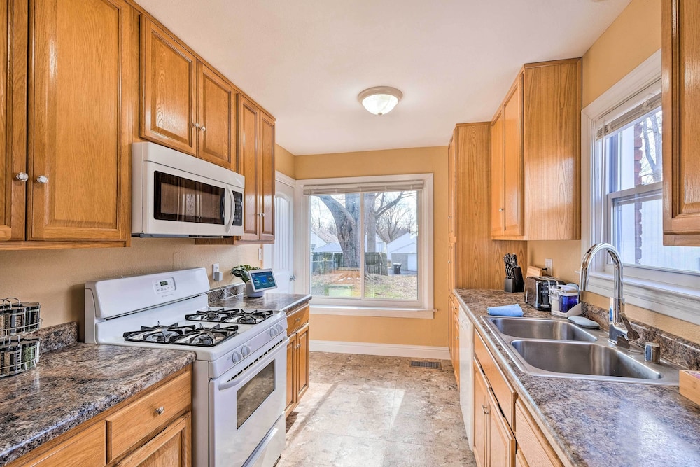 Pet-friendly Louisville Home: Near Distilleries!
