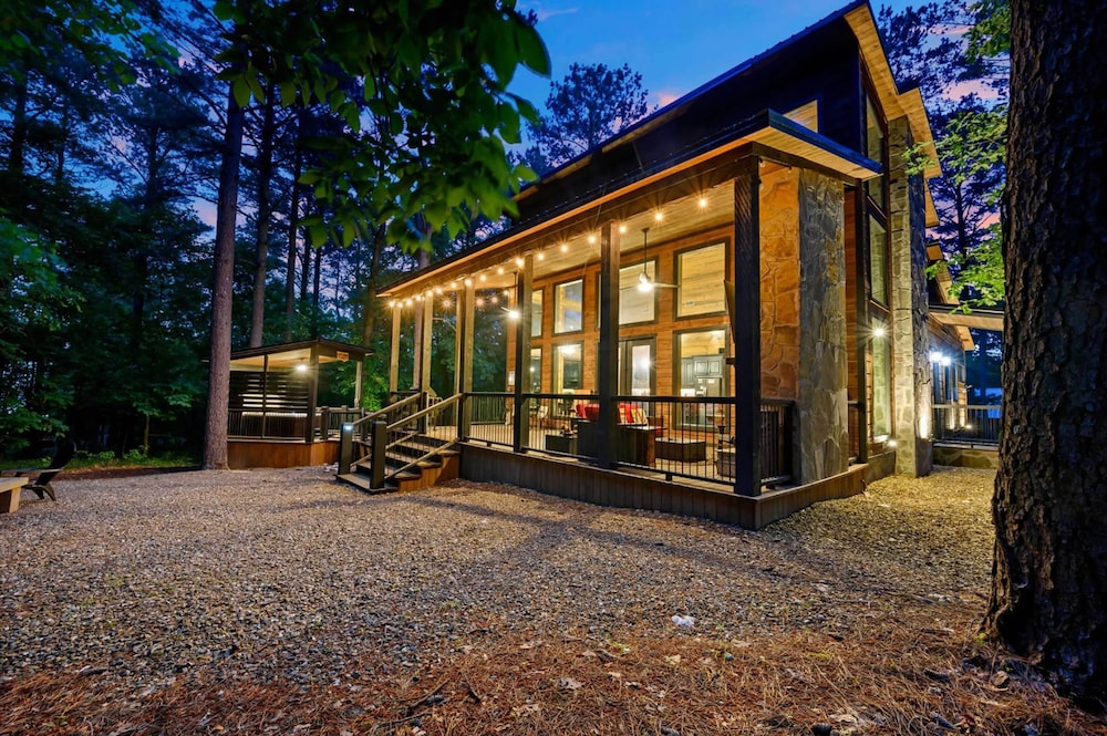 Luxury Cabin in the Woods w/ Hot Tub & Yard Games! view 4
